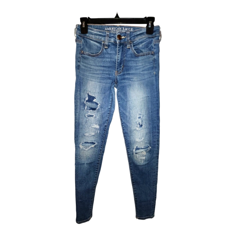 American Eagle Outfitters Women's Blue Distressed Jeans